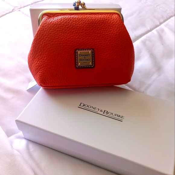 **DOONEY & BOURKE** Pebble Grain Large Framed Purse - Picture 2 of 4